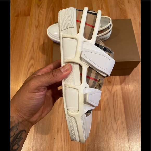 WOMENS US SIZE 6 WOMENS BURBERRY LCSL SHOE - Picture 2 of 10